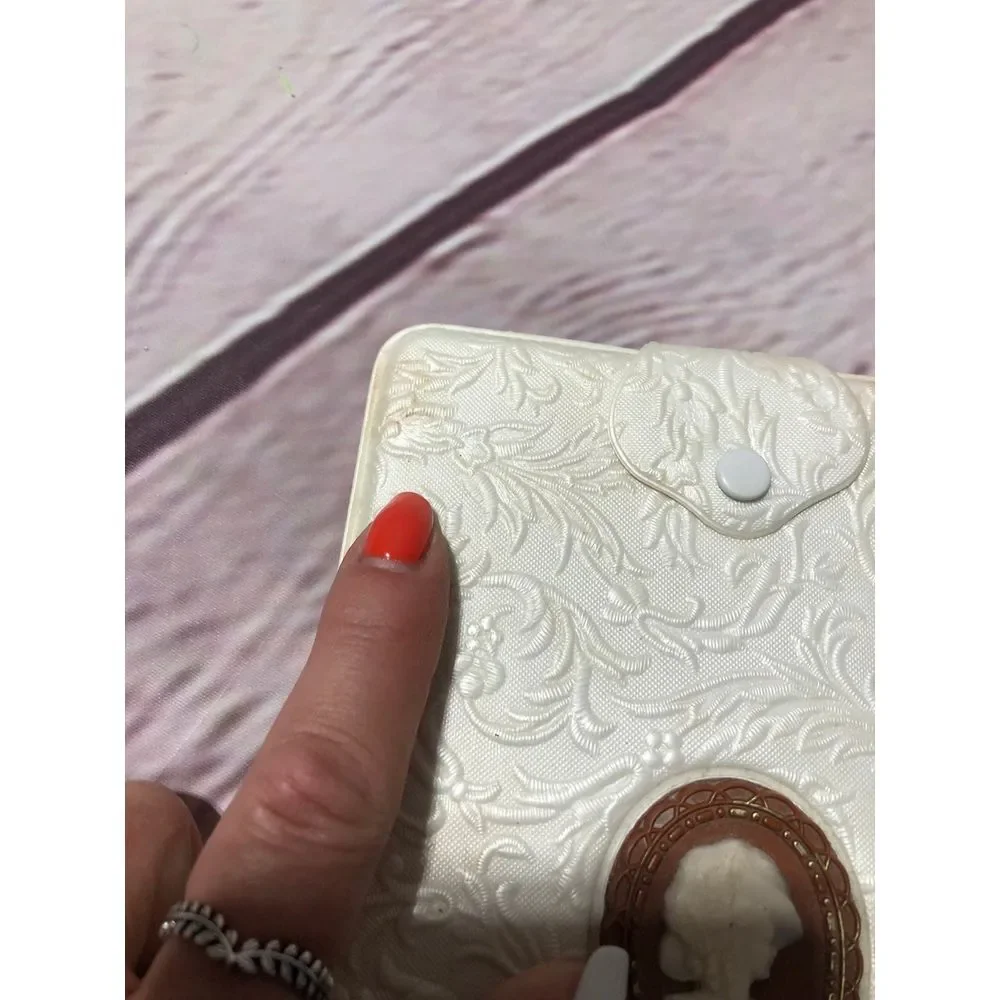 5 x 7 Antique Cameo case with mirror Collectible